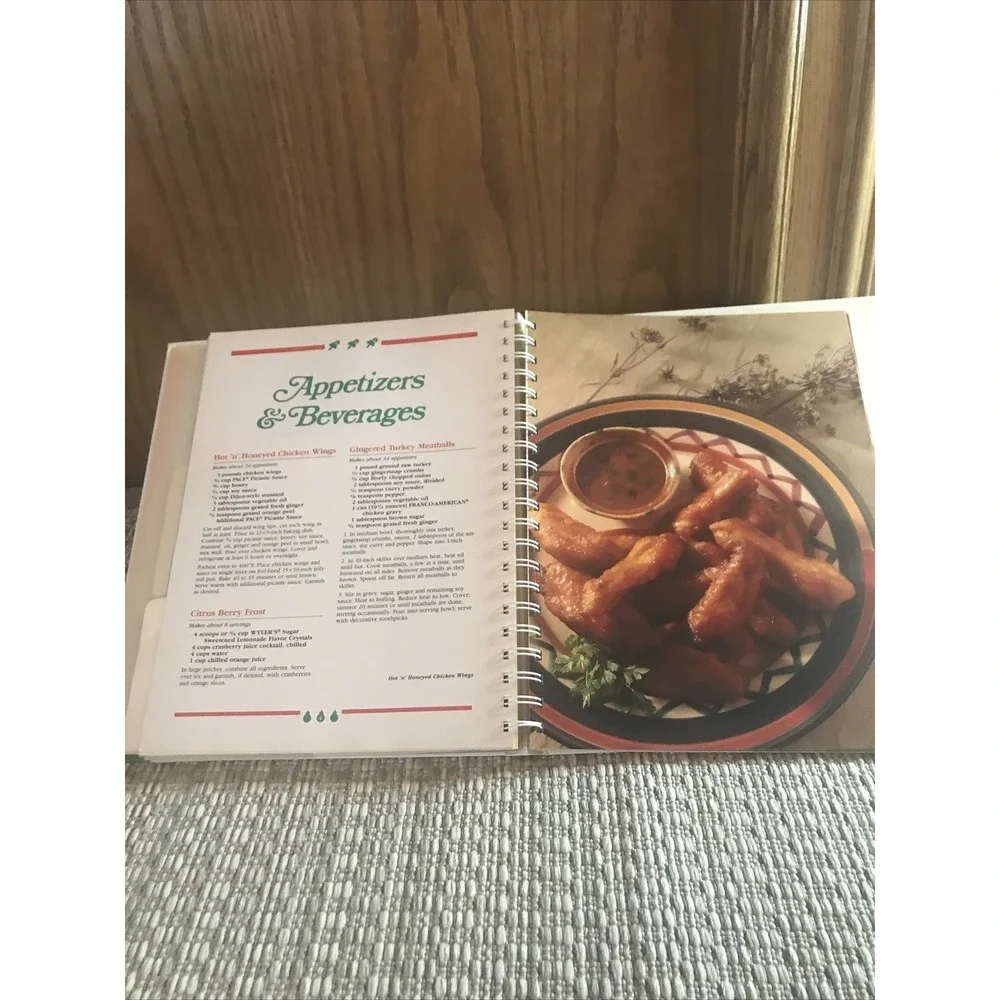 Treasury of Christmas Cookbook Recipe Collection Holiday‎ Spiral Bound